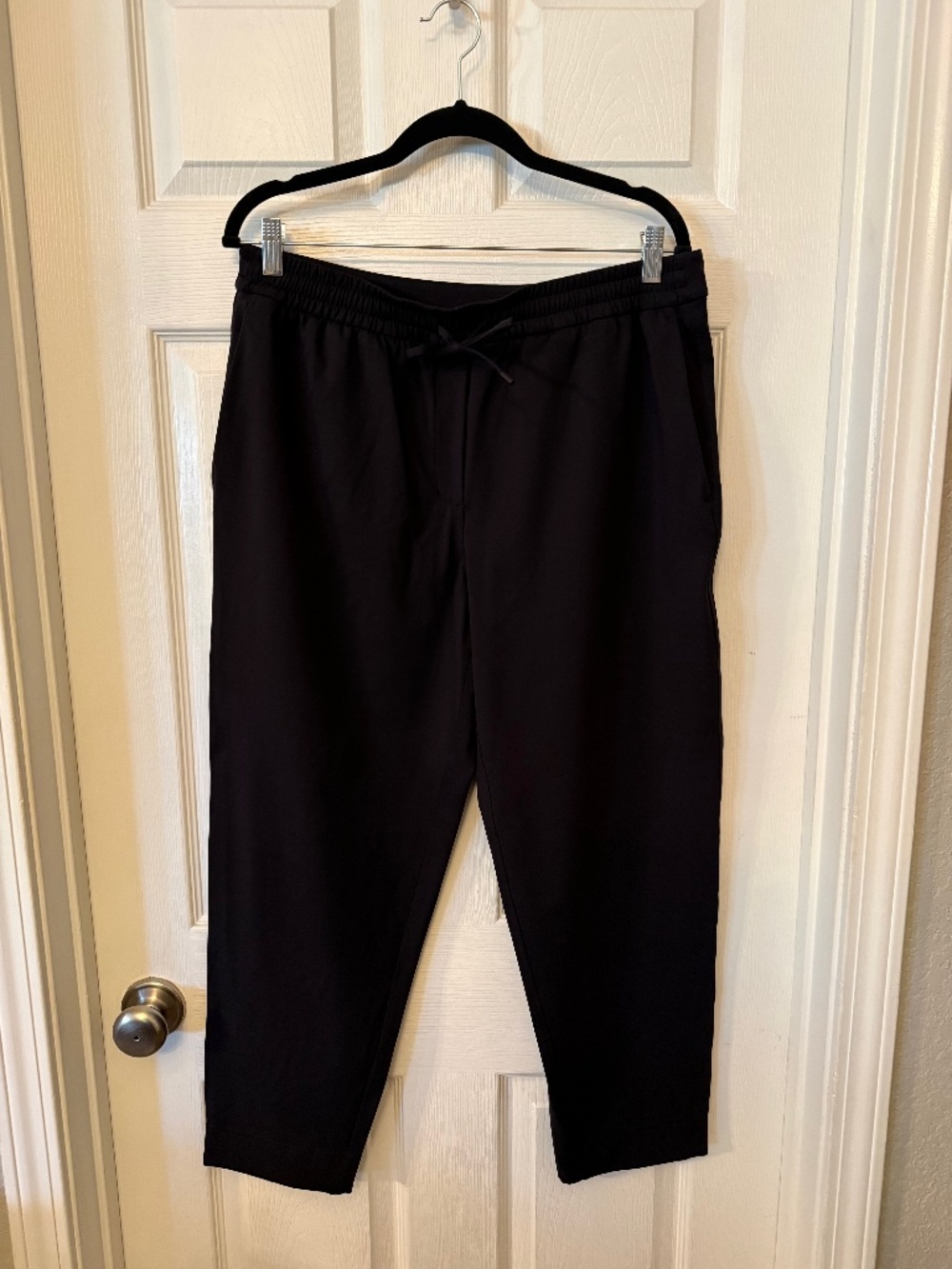 Lululemon Cropped Black Woven Pant, Size L